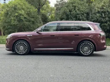 2025 Aito M8 с пробегом 16 000 км