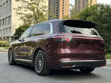2025 Aito M8 с пробегом 16 000 км