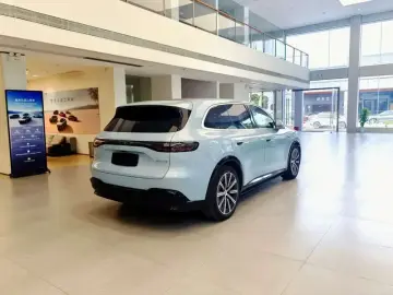2026 Aito M6 с пробегом 7 800 км