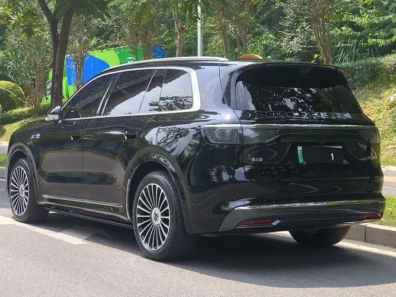 2025 Aito M8 с пробегом 21 000 км