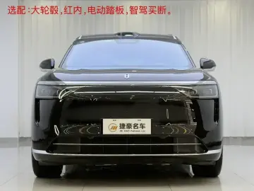2025 Aito M8 с пробегом 14 000 км