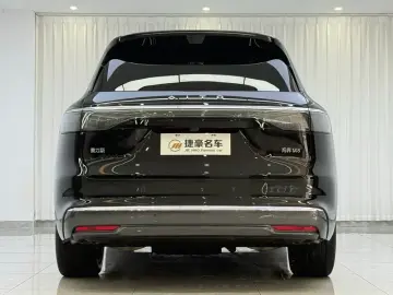 2025 Aito M8 с пробегом 14 000 км