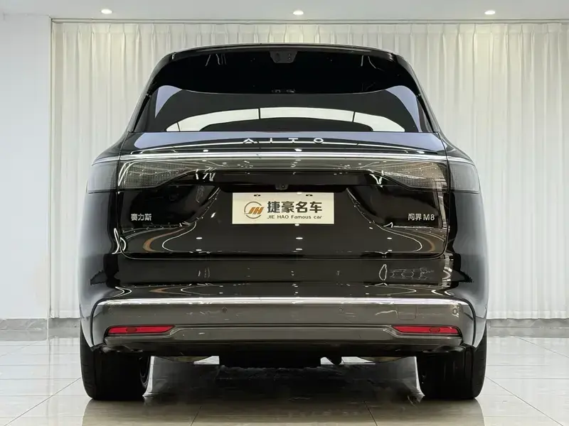 2025 Aito M8 с пробегом 14 000 км