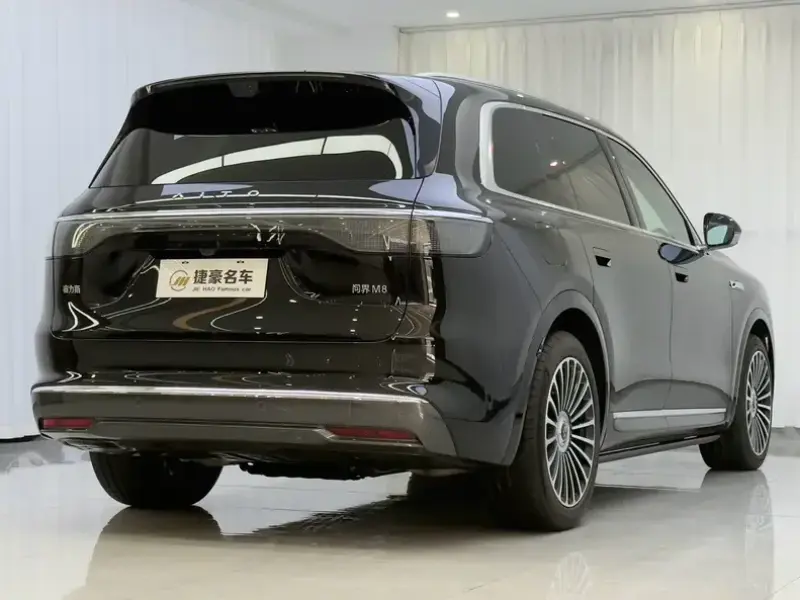 2025 Aito M8 с пробегом 14 000 км