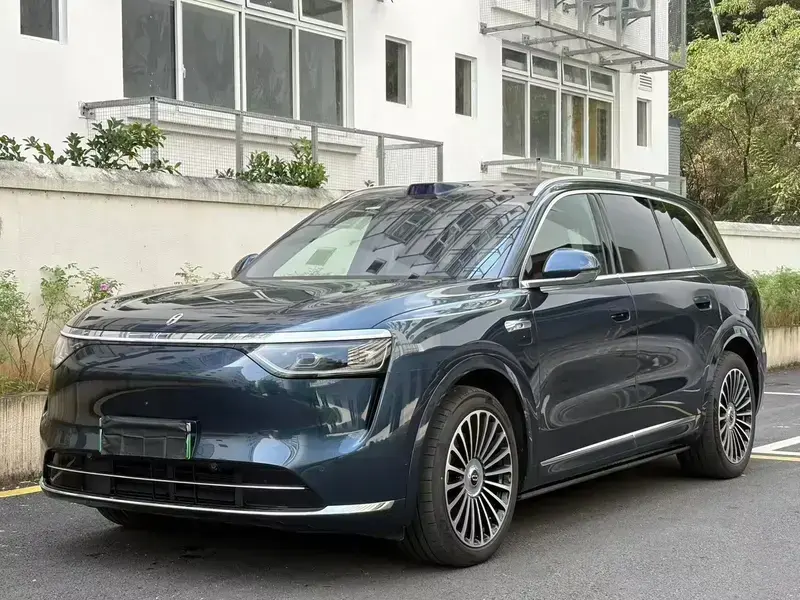 2025 Aito M8 с пробегом 18 000 км