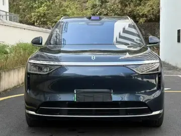 2025 Aito M8 с пробегом 18 000 км