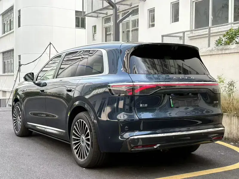 2025 Aito M8 с пробегом 18 000 км