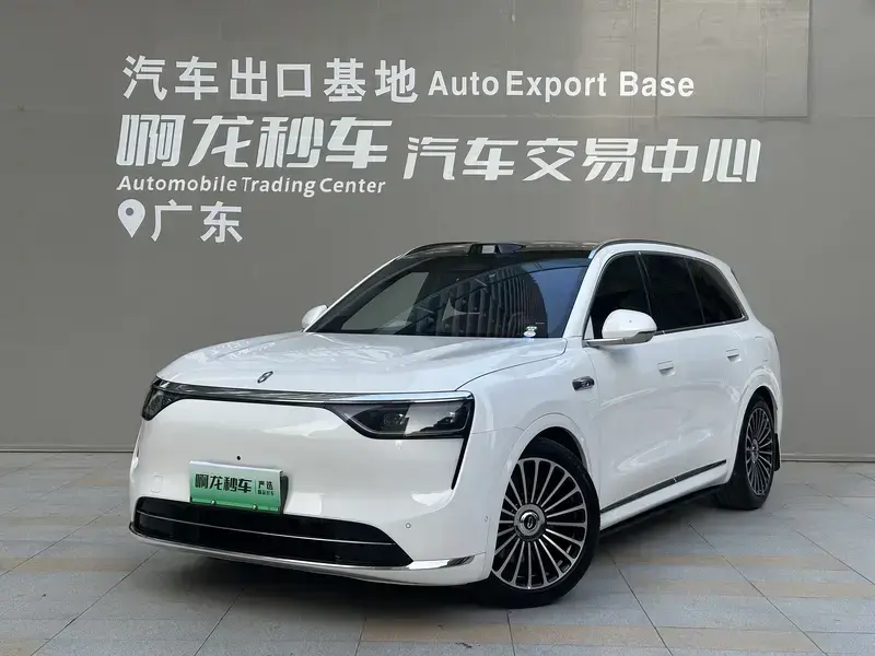 2025 Aito M8 с пробегом 17 000 км