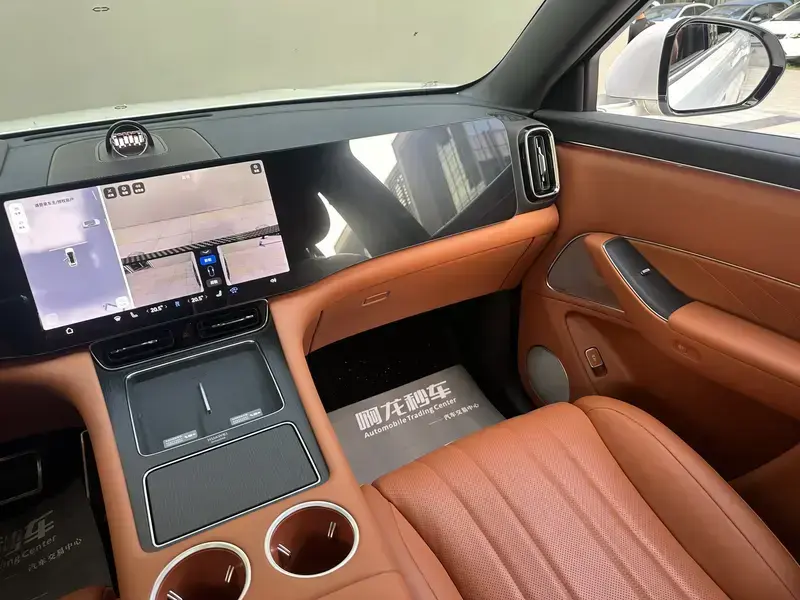 2025 Aito M8 с пробегом 17 000 км