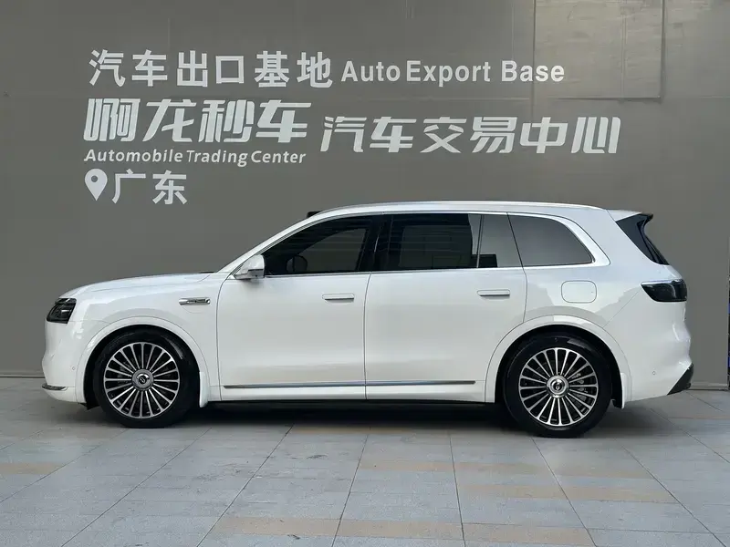 2025 Aito M8 с пробегом 17 000 км