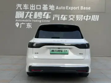 2025 Aito M8 с пробегом 17 000 км