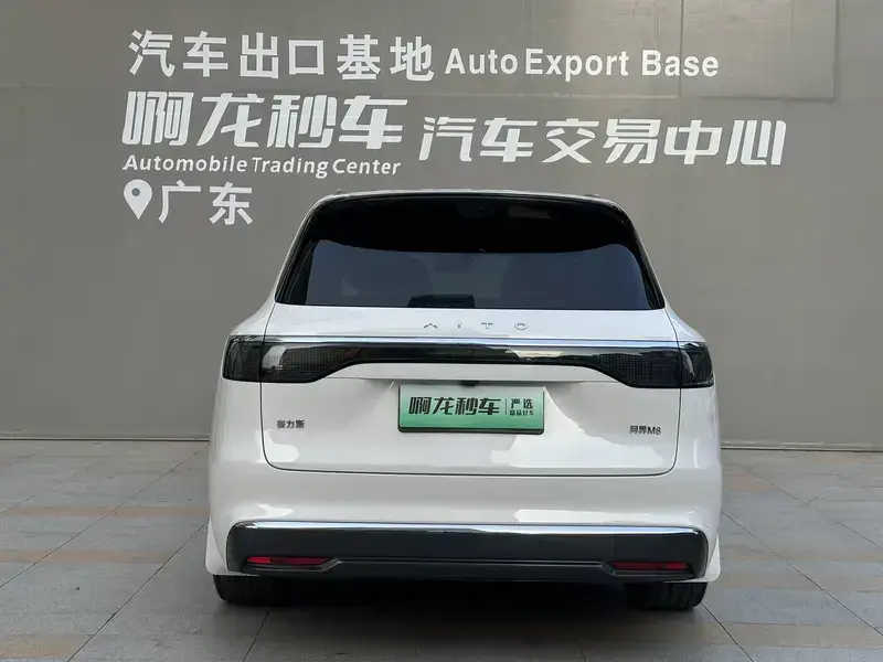 2025 Aito M8 с пробегом 17 000 км