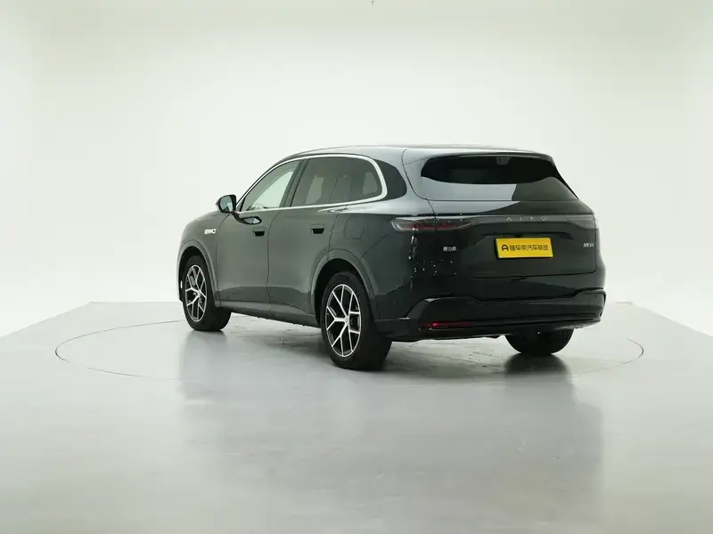 2026 Aito M6 с пробегом 9 700 км