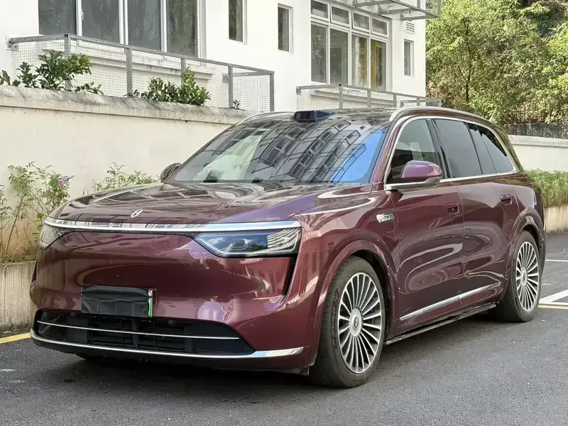 2025 Aito M8 с пробегом 12 000 км