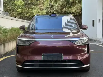 2025 Aito M8 с пробегом 12 000 км