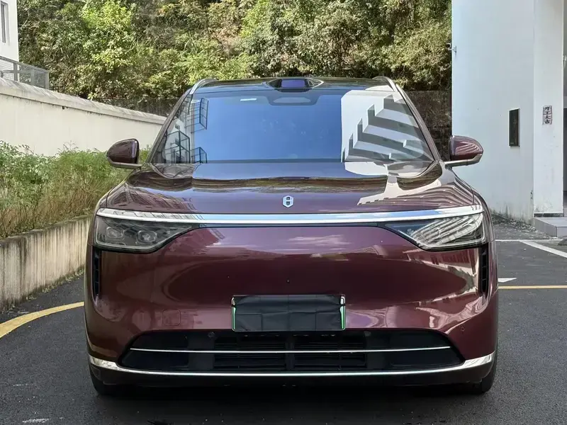 2025 Aito M8 с пробегом 12 000 км