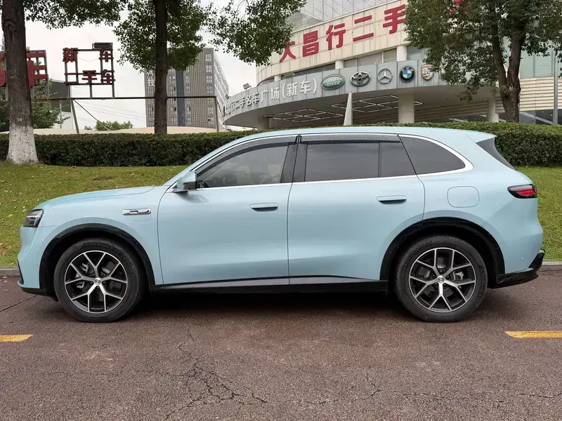 2026 Aito M6 с пробегом 12 000 км