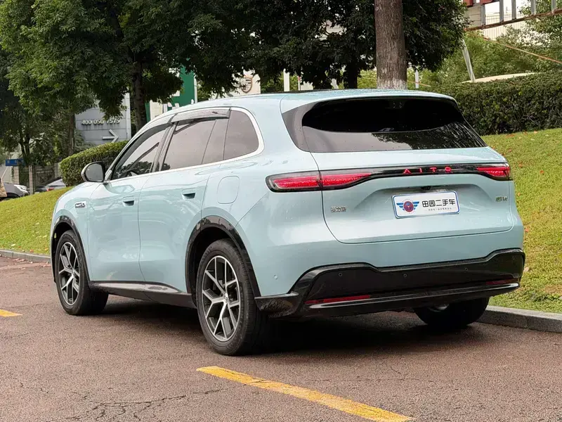 2026 Aito M6 с пробегом 12 000 км