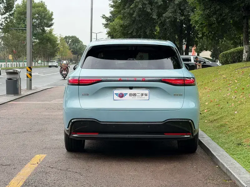 2026 Aito M6 с пробегом 12 000 км