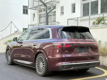 2025 Aito M8 с пробегом 12 000 км