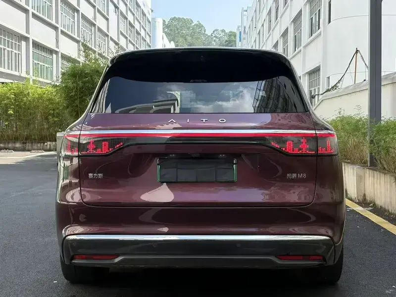 2025 Aito M8 с пробегом 12 000 км