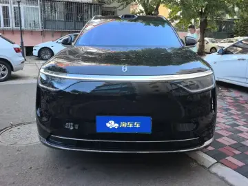 2025 Aito M8 с пробегом 24 000 км