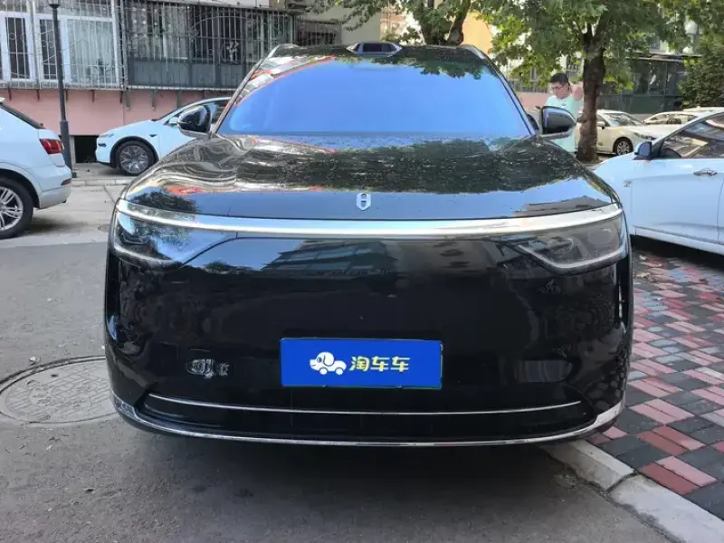 2025 Aito M8 с пробегом 24 000 км