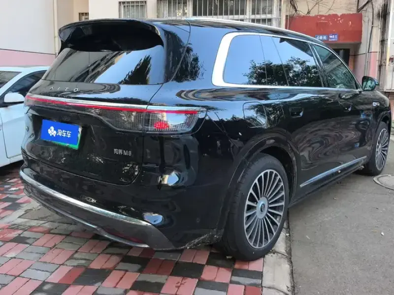 2025 Aito M8 с пробегом 24 000 км