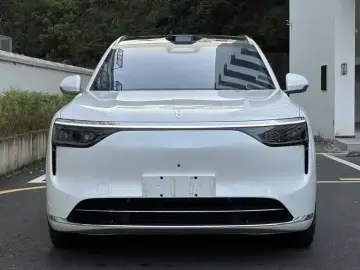 2025 Aito M8 с пробегом 24 000 км