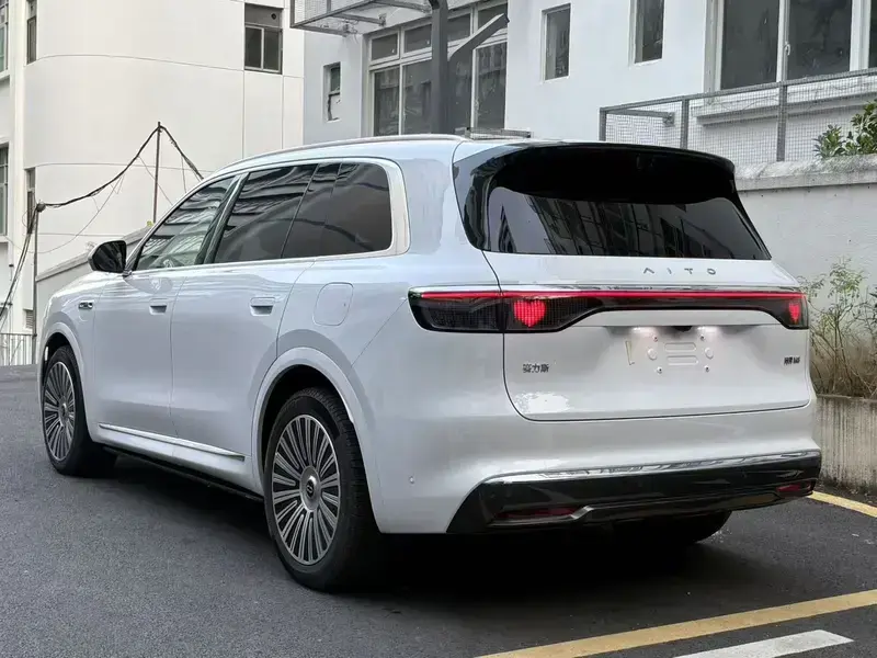 2025 Aito M8 с пробегом 24 000 км