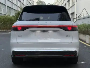 2025 Aito M8 с пробегом 24 000 км
