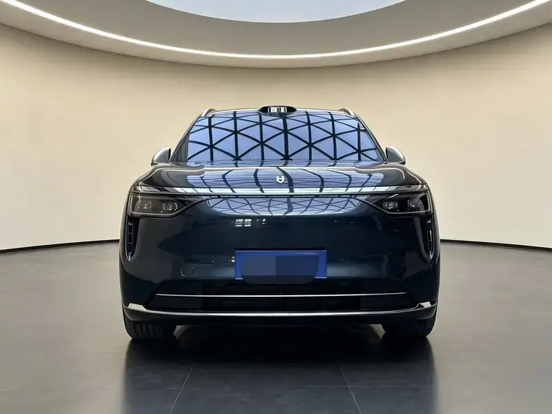 2025 Aito M8 с пробегом 5 200 км