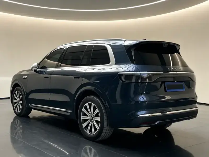 2025 Aito M8 с пробегом 5 200 км