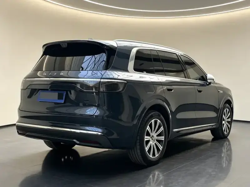 2025 Aito M8 с пробегом 5 200 км