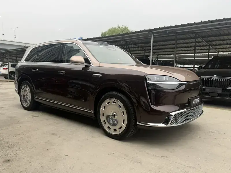 2026 Aito M9 с пробегом 100 км