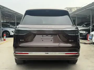 2026 Aito M9 с пробегом 100 км