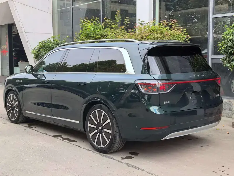2024 Aito M9 с пробегом 17 000 км