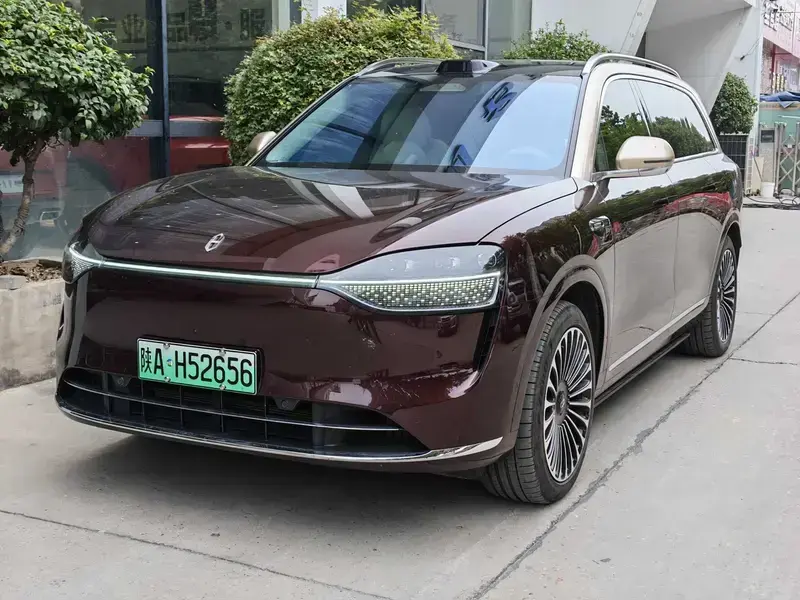 2025 Aito M9 с пробегом 25 400 км