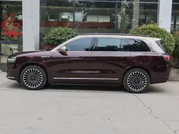 2025 Aito M9 с пробегом 25 400 км