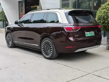 2025 Aito M9 с пробегом 25 400 км