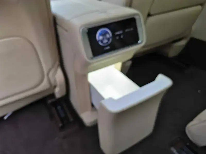 2025 Aito M9 с пробегом 25 400 км
