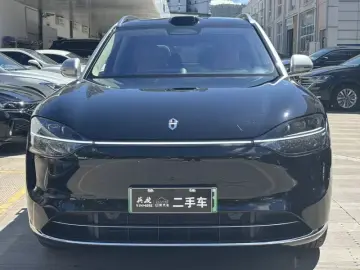 2025 Aito M9 с пробегом 23 900 км