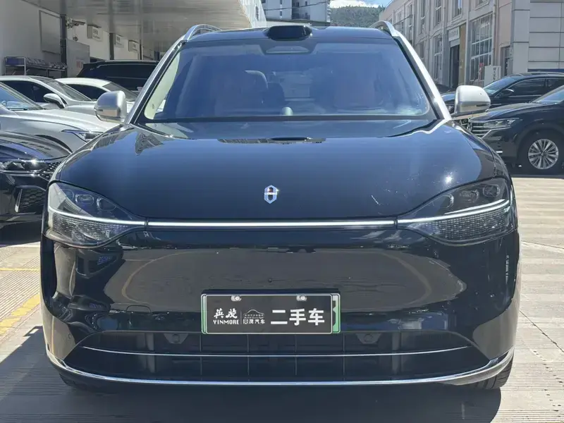 2025 Aito M9 с пробегом 23 900 км