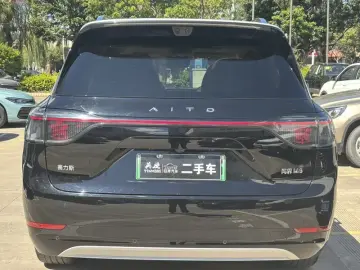 2025 Aito M9 с пробегом 23 900 км