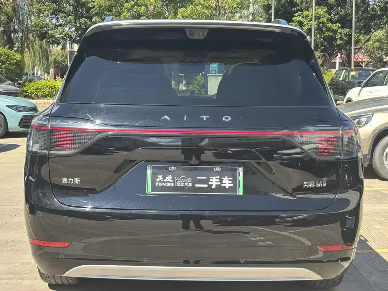2025 Aito M9 с пробегом 23 900 км
