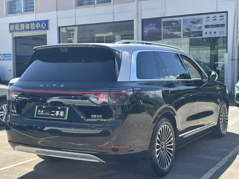2025 Aito M9 с пробегом 23 900 км