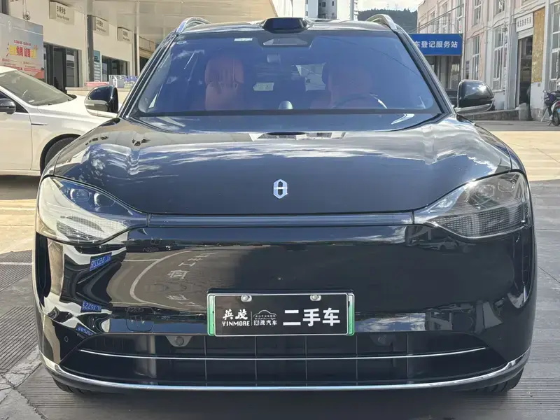 2025 Aito M9 с пробегом 8 800 км