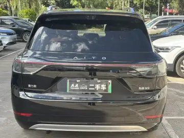 2025 Aito M9 с пробегом 8 800 км