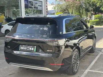 2025 Aito M9 с пробегом 8 800 км