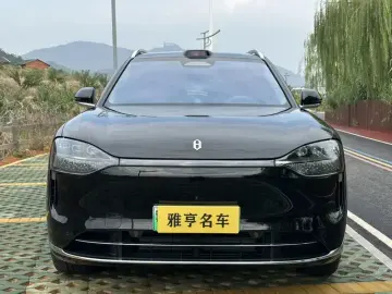 2025 Aito M9 с пробегом 15 000 км